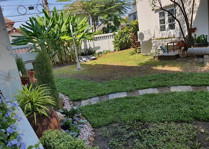 3 Bedroom Cozy Skytrain View Bkk Holiday park *