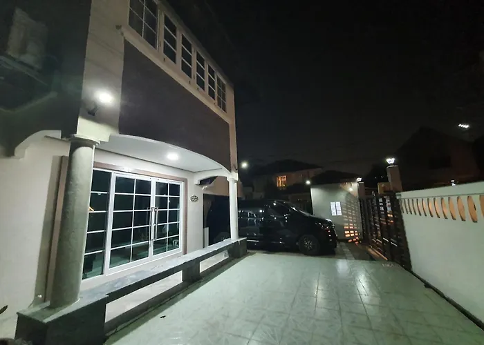 3 Bedroom Cozy Skytrain View Bkk Bangkok