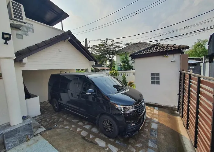 3 Bedroom Cozy Skytrain View Bkk Holiday park
