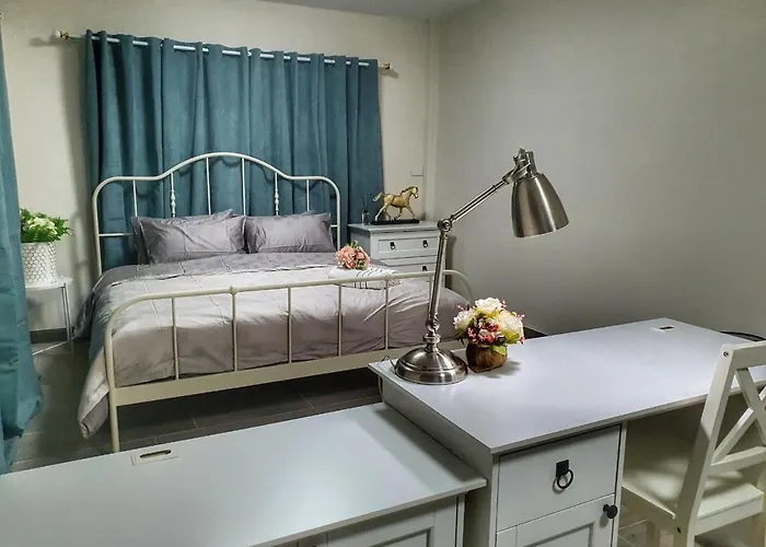 3 Bedroom Cozy Skytrain View Bkk *