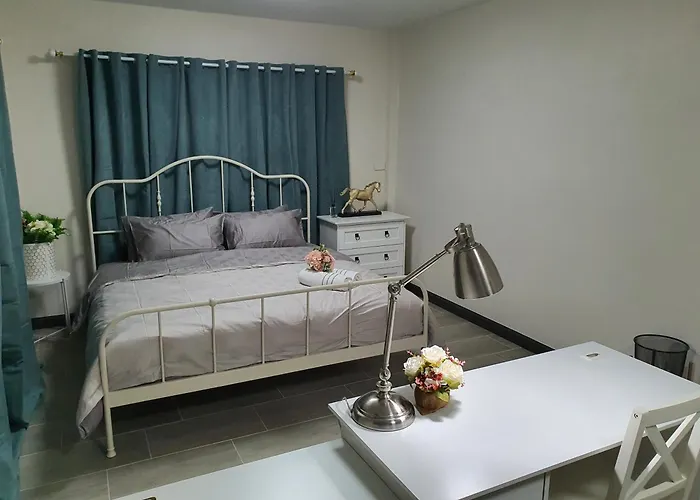 Holiday park 3 Bedroom Cozy Skytrain View Bkk Bangkok