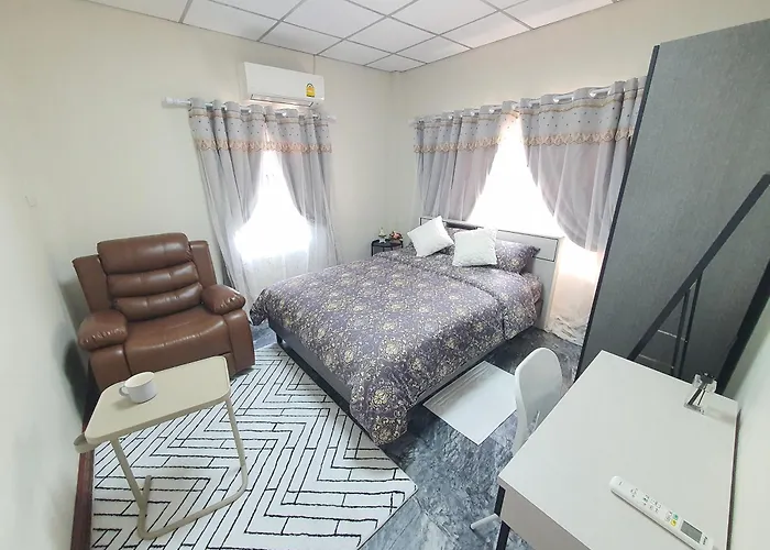 Holiday park 3 Bedroom Cozy Skytrain View Bkk *